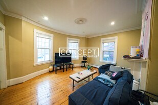 135 St Alphonsus St in Boston, MA - Building Photo