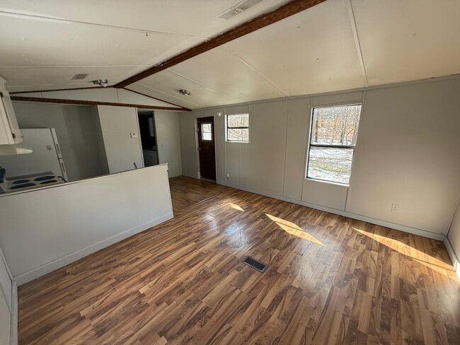 725 Barren Hollow Rd in Hurricane Mills, TN - Building Photo - Building Photo