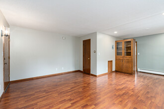 730 Fairview Ave N in St. Paul, MN - Building Photo - Interior Photo