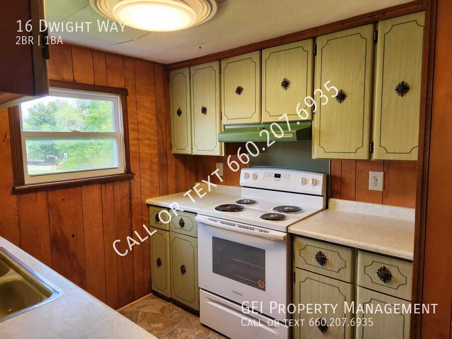 16 Dwight Way in Kirksville, MO - Building Photo