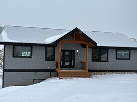 18 Pine Dr, Unit Upper House in Granby, CO - Building Photo