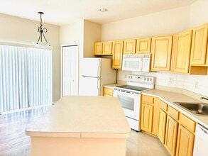 9933 Perfect Dr, Unit 135 Side A in Port St. Lucie, FL - Building Photo - Building Photo