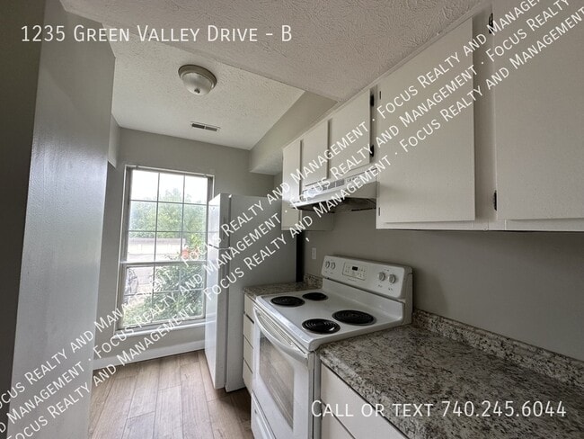 1235 Green Valley Dr in Heath, OH - Building Photo - Building Photo