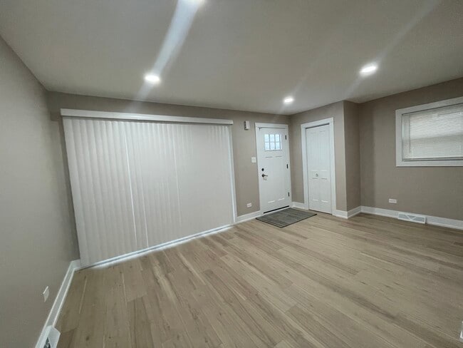 8511 S Parkside Ave in Burbank, IL - Building Photo - Building Photo