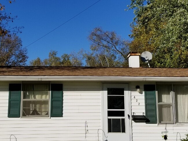 422 West Fulton Street in Homer, MI - Foto de edificio - Building Photo