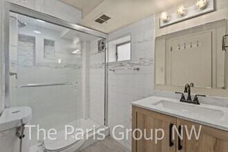 12205 NE 65th St in Kirkland, WA - Building Photo - Building Photo