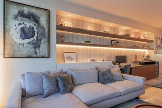 601 NE 36th St, Unit # 2604 in Miami, FL - Foto de edificio - Building Photo