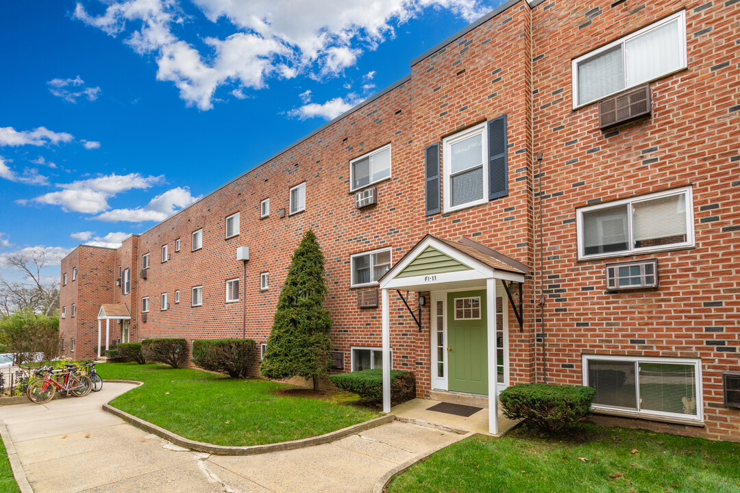 Providence Court Apartments in Media, PA - Foto de edificio