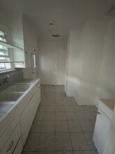 318 E 99th St in Inglewood, CA - Foto de edificio - Building Photo