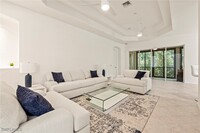 10040 Valiant Ct in Miromar Lakes, FL - Foto de edificio - Building Photo