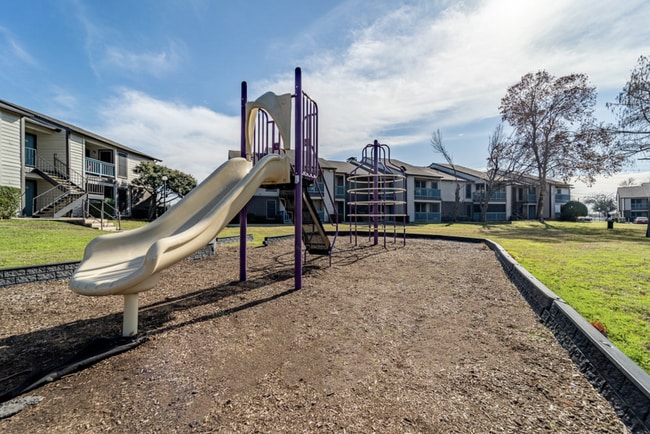 TwentyFive25 in Dallas, TX - Building Photo - Building Photo