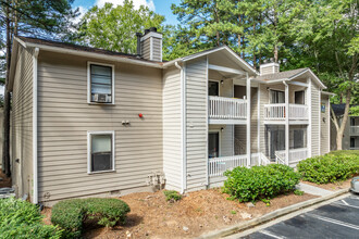 Shadow Lake Apartments in Doraville, GA - Foto de edificio - Building Photo