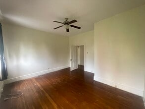 165 Edgwood St, Unit First Floor in Wheeling, WV - Foto de edificio - Building Photo