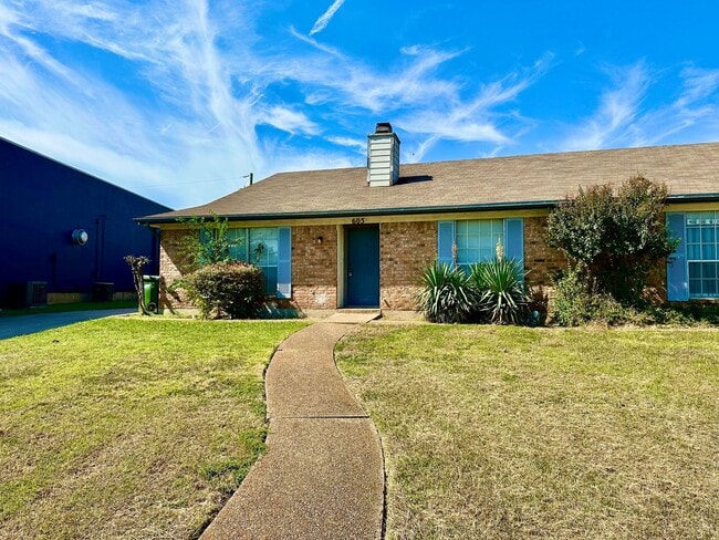 605-607 Connie Dr in Hewitt, TX - Building Photo - Building Photo