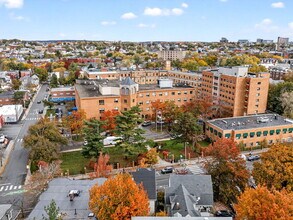 1576 Cambridge St, Unit 1R in Cambridge, MA - Foto de edificio - Building Photo