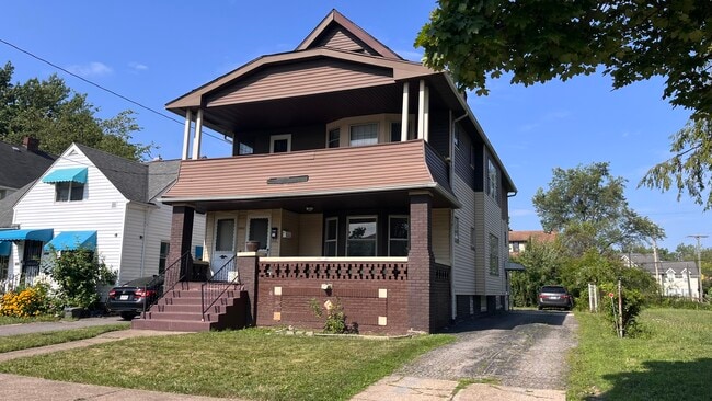3252 E 142nd St, Unit Upper