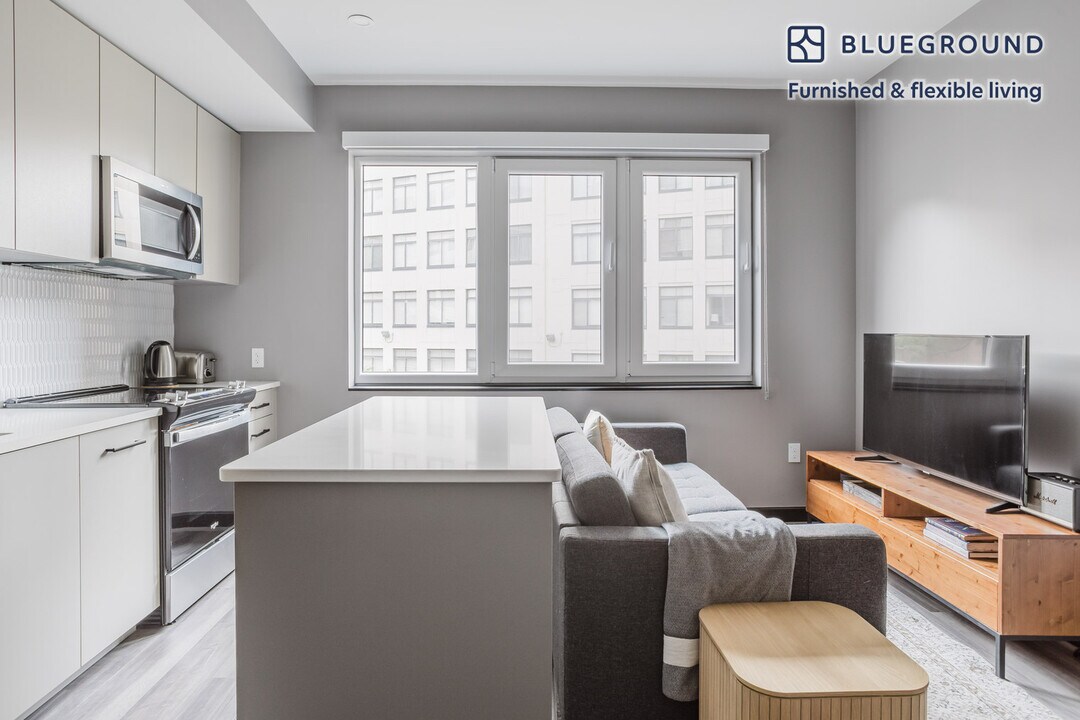 1313 L St NW-Unit -FL3-ID937 in Washington, DC - Building Photo