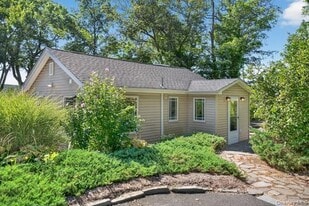 6 Deer Trail N in Greenwood Lake, NY - Building Photo