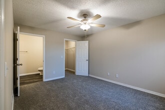 Spring Hill in Republic, MO - Foto de edificio - Building Photo