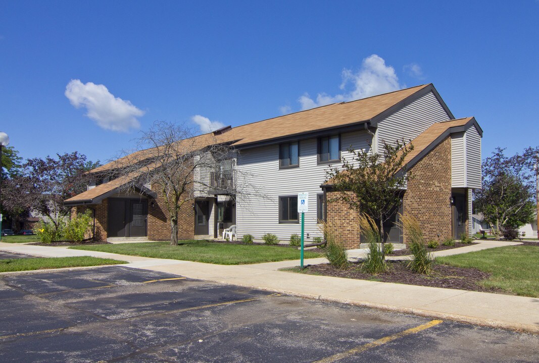 Grant Village Apartments in Janesville, WI - Foto de edificio