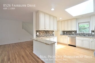 8526 Fairburn Dr in Springfield, VA - Building Photo - Building Photo