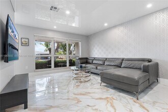 4440 NE 17th Ave in Oakland Park, FL - Building Photo - Building Photo