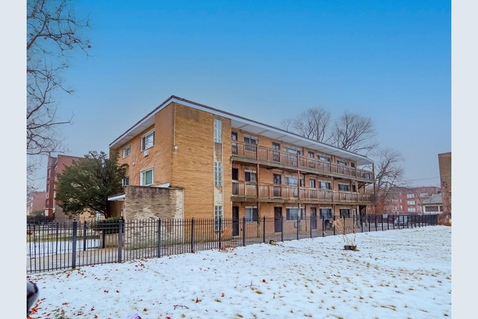 7530 S Saginaw Ave in Chicago, IL - Building Photo