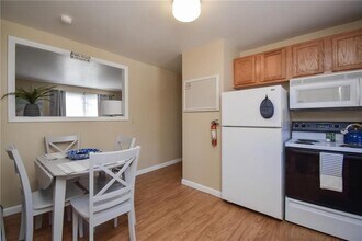 70 Carroll Ave in Newport, RI - Building Photo - Building Photo