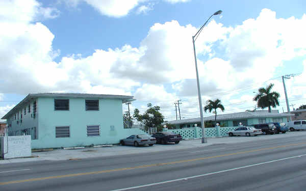 99 E 9th St in Hialeah, FL - Building Photo