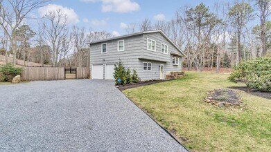 3 Debbie Trail in Hampton Bays, NY - Building Photo - Building Photo