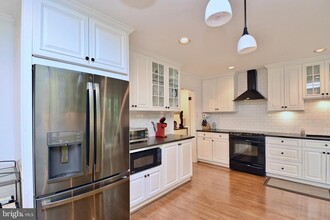 1441 McLean Mews Ct in McLean, VA - Building Photo - Building Photo