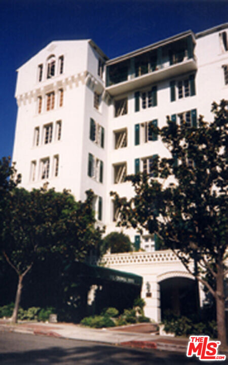 1416 Havenhurst Dr in West Hollywood, CA - Building Photo