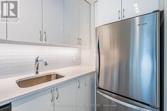 38 Annie Craig Dr in Toronto, ON - Building Photo - Building Photo