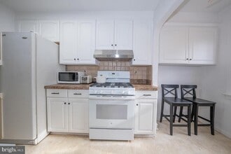 232 Stoneway Ln in Merion Station, PA - Foto de edificio - Building Photo