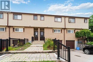 10 Claudette Gate in Hamilton, ON - Building Photo