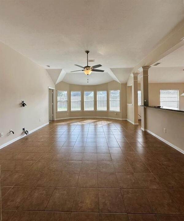 18007 Willow Cliff Ln in Cypress, TX - Building Photo