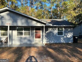 605 Ab Douglas Dr in St. Marys, GA - Building Photo