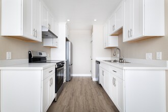 1517 Nogales St in Sacramento, CA - Foto de edificio - Building Photo