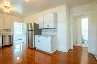 2346 SE Ankeny St, Unit 2346 in Portland, OR - Foto de edificio - Building Photo
