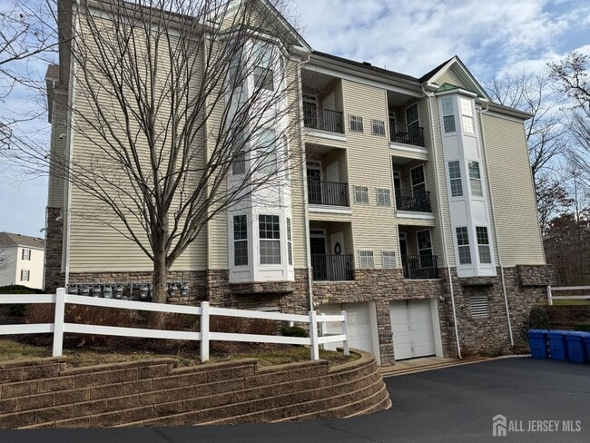 40 Azalea Dr in Old Bridge, NJ - Building Photo - Building Photo