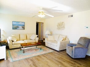409 Pine Glen Ln in Greenacres, FL - Building Photo - Building Photo