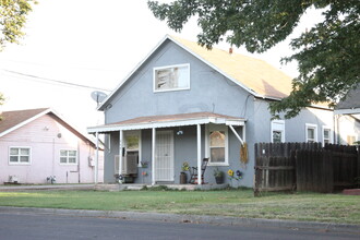 243-245 E 23rd St in Merced, CA - Building Photo - Building Photo