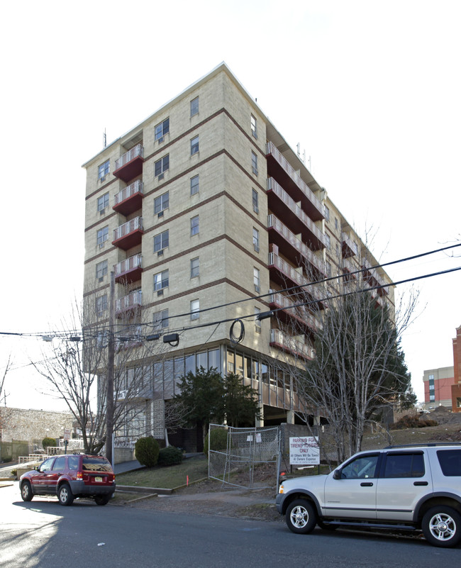 Tireno Towers in Hackensack, NJ - Foto de edificio - Building Photo