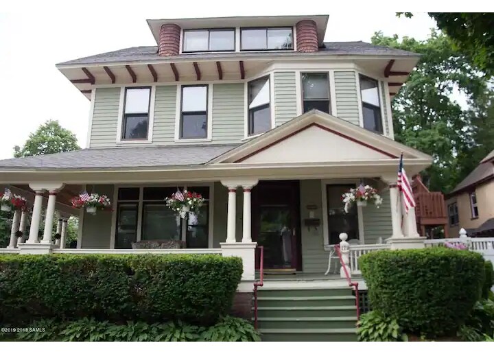 179 Caroline St, Unit A in Saratoga Springs, NY - Foto de edificio