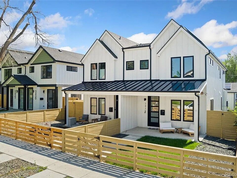 2426 Ames St in Edgewater, CO - Building Photo