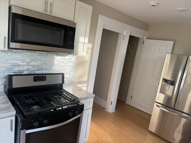 265 N 7th St, Unit Modern and Spacious in Newark, NJ - Building Photo - Building Photo