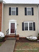 3023 Taylor Spring Ln in Harrisonburg, VA - Building Photo