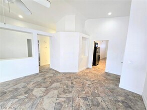 2321 Blackberry Valley Way in Las Vegas, NV - Building Photo - Building Photo