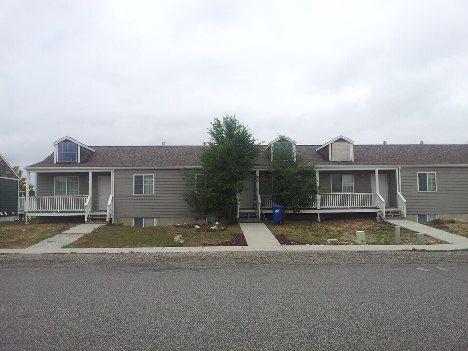 99 13th St in Belgrade, MT - Building Photo