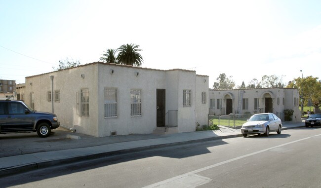 726 W 6th St in Long Beach, CA - Building Photo - Building Photo